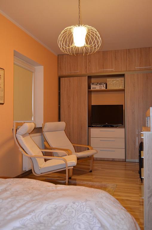 Ferienwohnung Apartament Dzierżoniów Zimmer foto