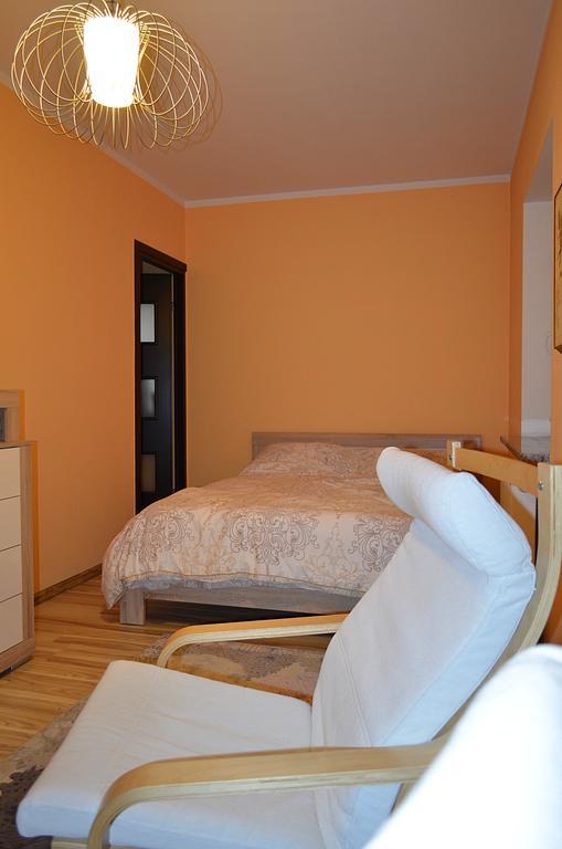 Ferienwohnung Apartament Dzierżoniów Zimmer foto