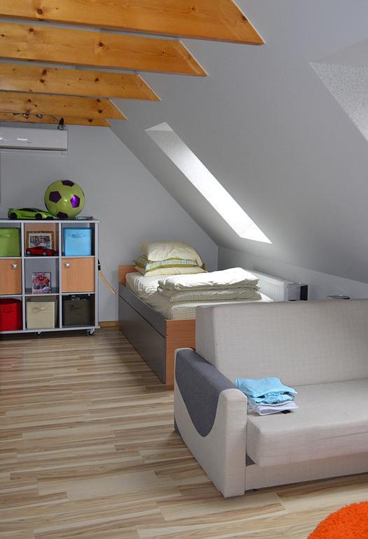 Ferienwohnung Apartament Dzierżoniów Zimmer foto